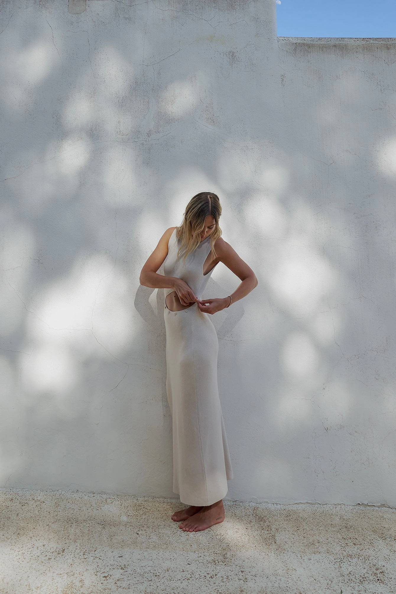 Robe Mi-longue Côtelée à Découpes 2 Robe Mi-longue Côtelée à Découpes – Image 2