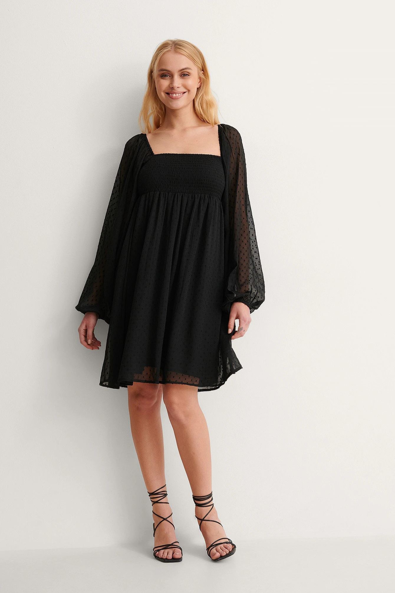 Robe Mini À Col Carré 1 Robe Mini À Col Carré