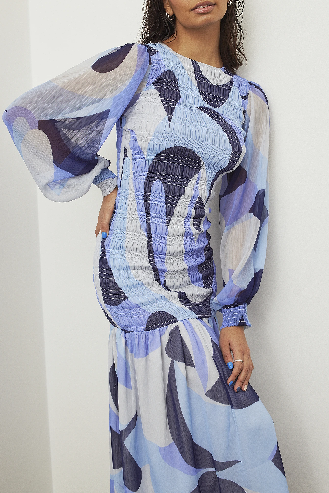 Robe Longue à Manches Ballons Smockées Recyclée 3 Robe Longue à Manches Ballons Smockées Recyclée – Image 3