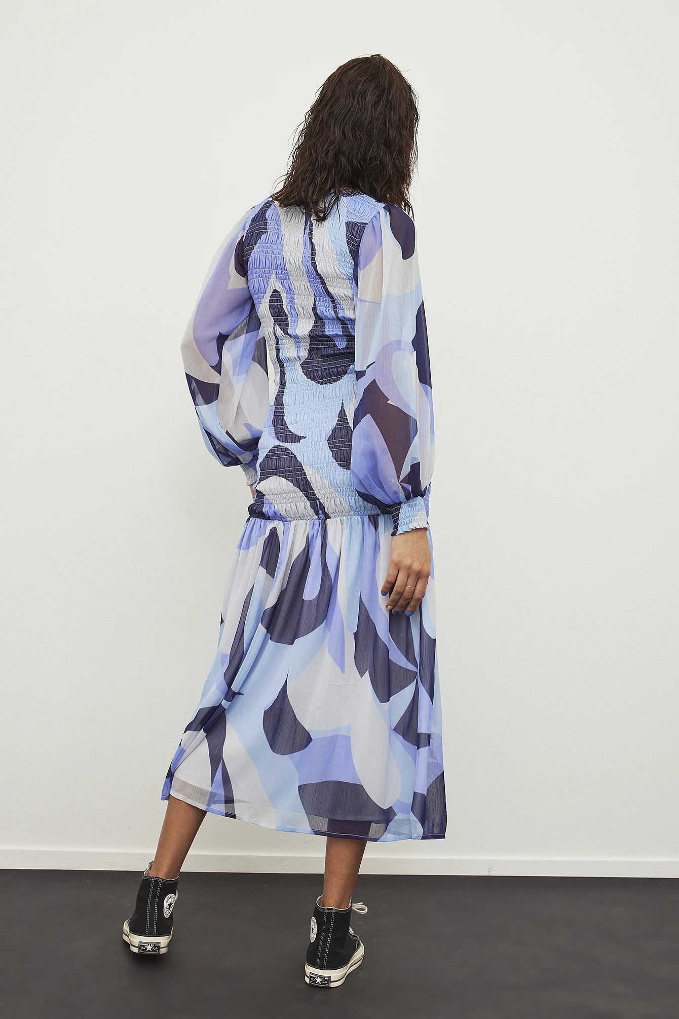 Robe Longue à Manches Ballons Smockées Recyclée 2 Robe Longue à Manches Ballons Smockées Recyclée – Image 2