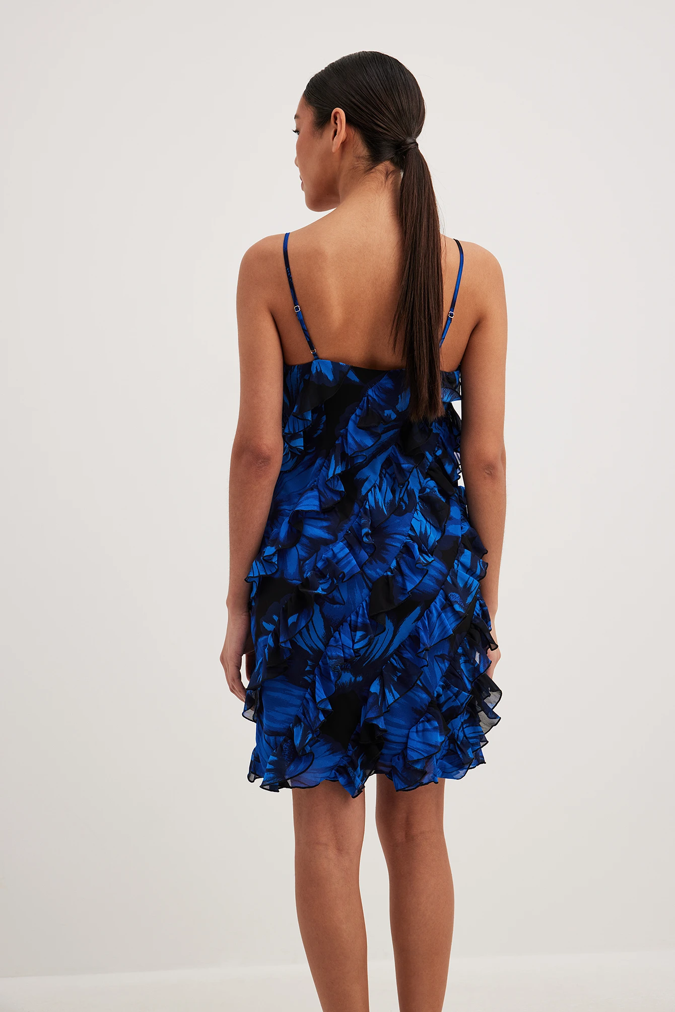 Robe Courte à Volants Sur L'ensemble 2 Robe Courte à Volants Sur L'ensemble – Image 2