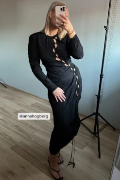 Robe Longue à Détails Trous -Lady Doux Soldes Magasin annahogberg 1018 008987 0002 social