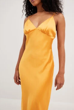 Robe En Satin à Détail Au Dos -Lady Doux Soldes Magasin back detail satin dress 1796 000039 0024 25984 01