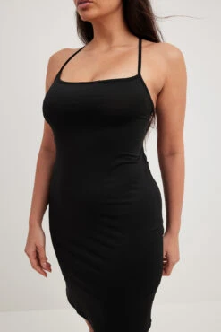 NA-KD Robe Mini à Bretelles Au Dos -Lady Doux Soldes Magasin back strap mini dress 1100 007445 0002 39187