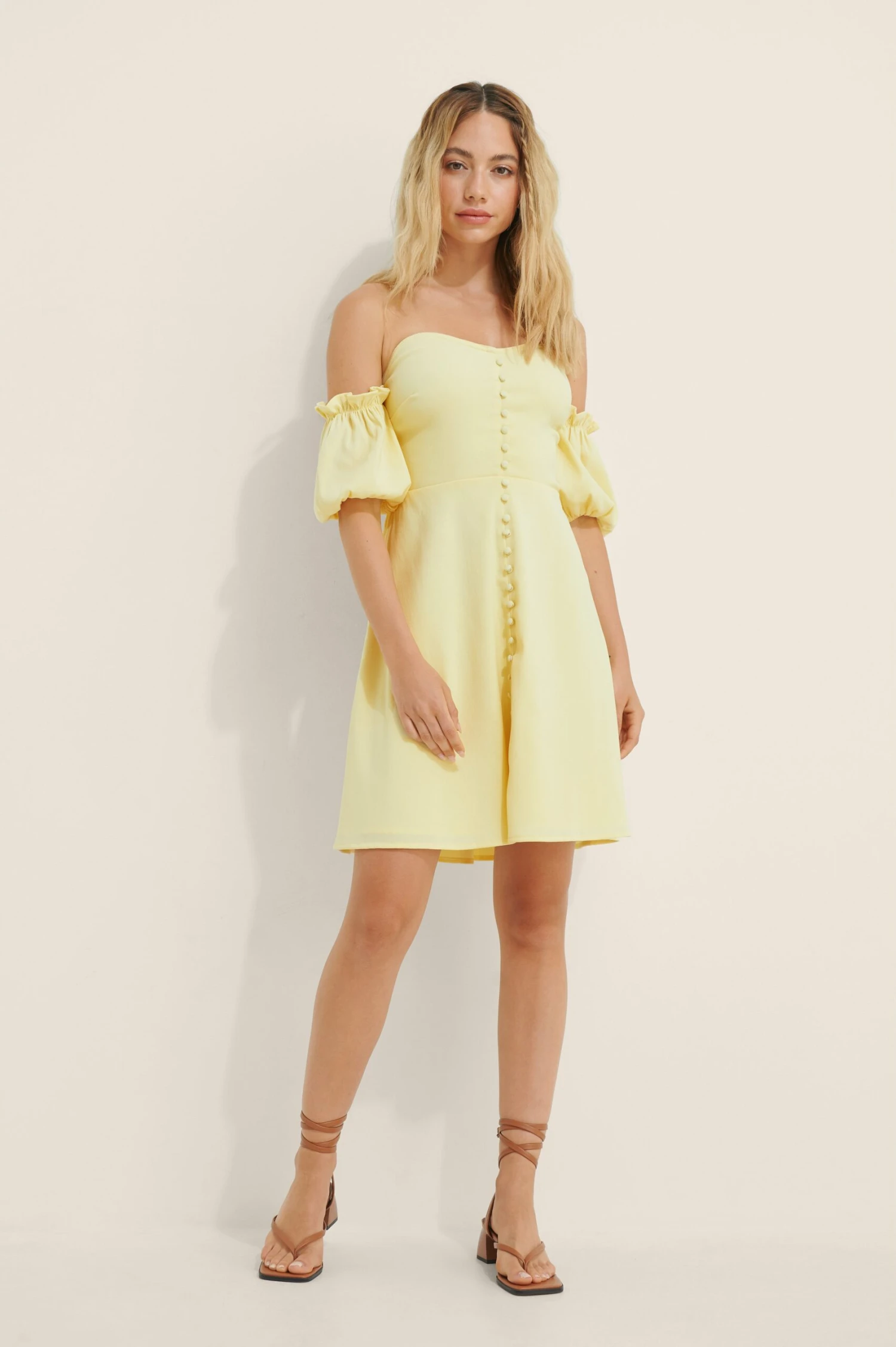 Robe Bandeau À Manches Bouffantes 3 Robe Bandeau À Manches Bouffantes – Image 3