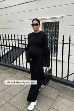 Robe Volantée En Maille Côtelée -Lady Doux Soldes Magasin charlotteemilysanders 1720 000112 0002 social