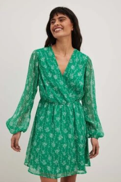 NA-KD Robe Mini à Manches Bouffantes -Lady Doux Soldes Magasin chiffon overlap puff sleeve mini dress 1100 006990 544234583