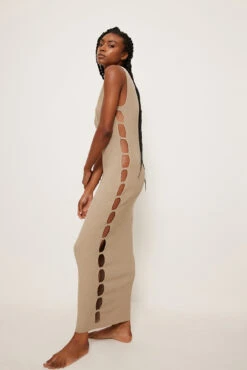 Robe Longue En Maille à Découpes 14 Robe Longue En Maille à Découpes -Lady Doux Soldes Magasin cut out detail knitted maxi dress 1787 000004 00056730 01c