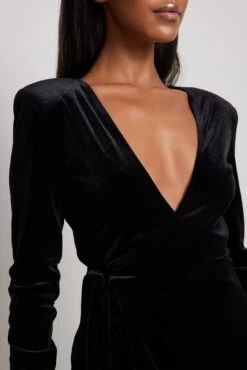 Robe Courte En Velours à Encolure Profonde -Lady Doux Soldes Magasin deep neckline velvet mini dress 1783 000009 0002 04 1