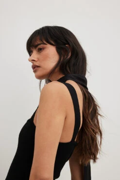 Robe Mi-longue En Tricot 10 Robe Mi-longue En Tricot -Lady Doux Soldes Magasin detail knitted midi dress 1797 000021 0002 scarf 1797 000048 0002 6204