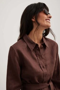 NA-KD Robe Mini En Lin à Cordon De Serrage 27 NA-KD Robe Mini En Lin à Cordon De Serrage -Lady Doux Soldes Magasin drawstring linen mini dress 1100 006037 001734515