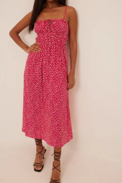 NA-KD Robe Mi-longue à Cordon De Serrage Sur La Poitrine -Lady Doux Soldes Magasin drawstring tie chest smock midi dress 1100 006161 57870137