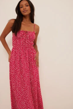 NA-KD Robe Mi-longue à Cordon De Serrage Sur La Poitrine -Lady Doux Soldes Magasin drawstring tie chest smock midi dress 1100 006161 57870149