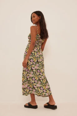 NA-KD Robe Mi-longue à Cordon De Serrage Sur La Poitrine -Lady Doux Soldes Magasin drawstring tie chest smock midi dress 1100 006161 92470337