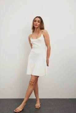 NA-KD Robe En Maille Fine à Boucle Dorée -Lady Doux Soldes Magasin fine knitted golden buckle dress 1100 007077 000113172 creative