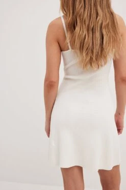 NA-KD Robe En Maille Fine à Boucle Dorée -Lady Doux Soldes Magasin fine knitted golden buckle dress 1100 007077 00011334