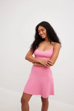 NA-KD Robe En Maille Fine à Boucle Dorée -Lady Doux Soldes Magasin fine knitted golden buckle dress 1100 007077 001528448 copy