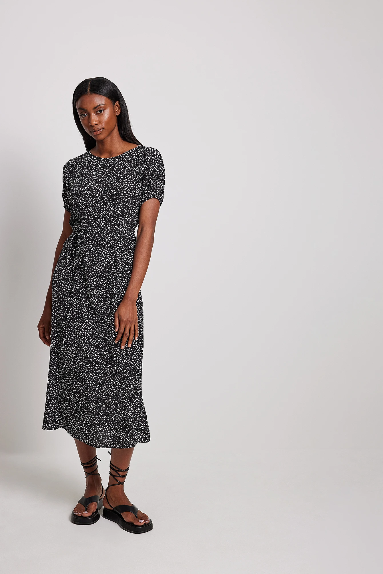 NA-KD Robe Midi Fluide 2 NA-KD Robe Midi Fluide – Image 2