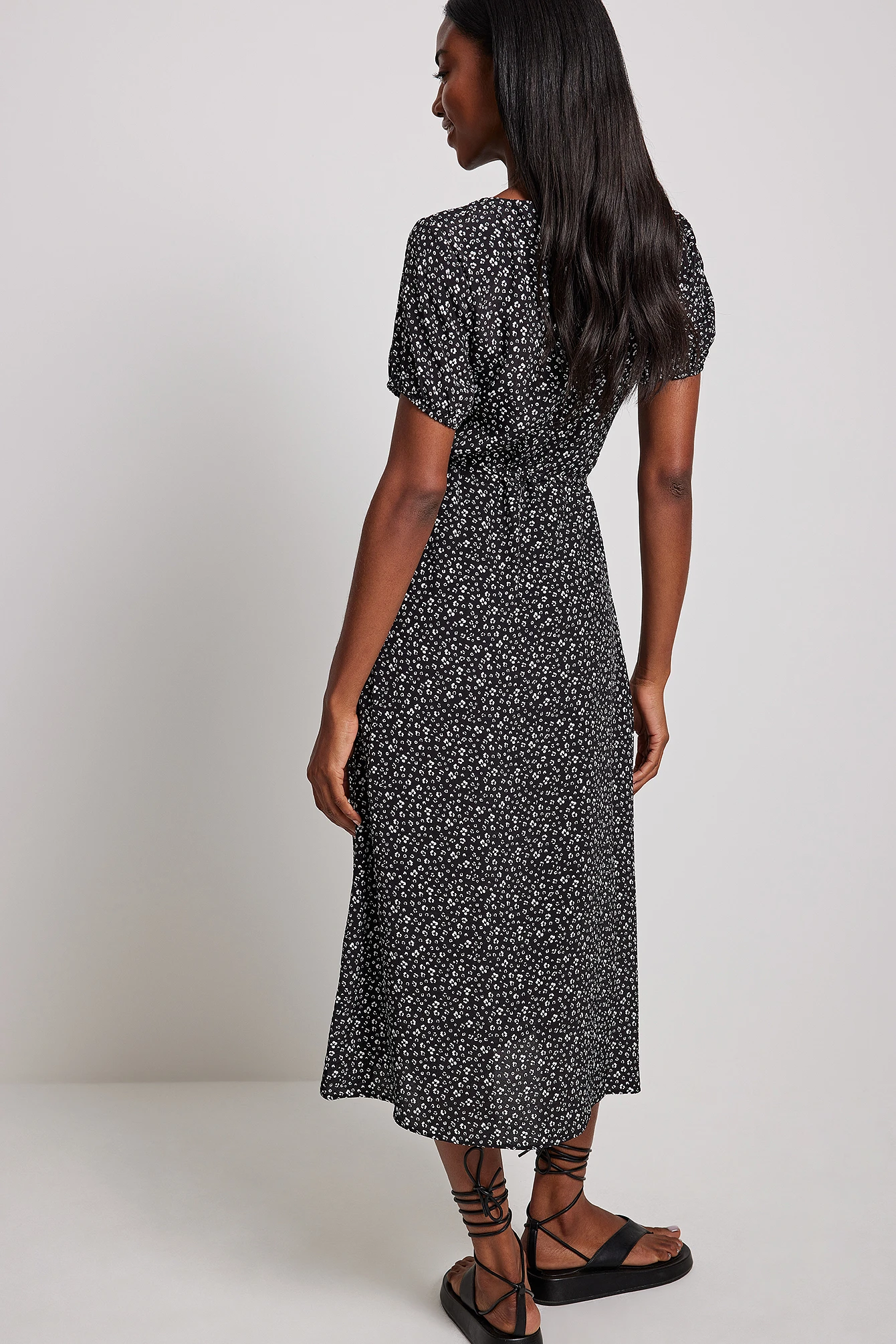 NA-KD Robe Midi Fluide 3 NA-KD Robe Midi Fluide – Image 3