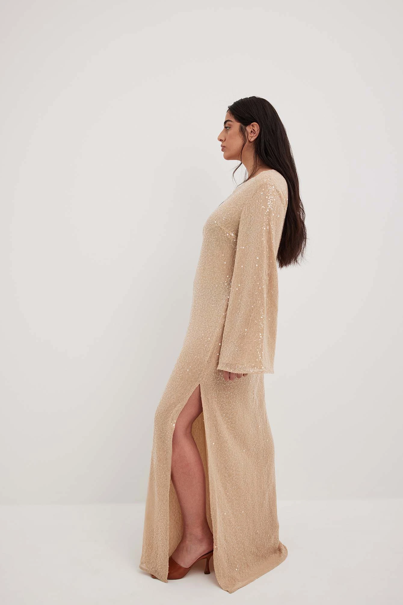 Robe Longue Fluide à Sequins 4 Robe Longue Fluide à Sequins – Image 4