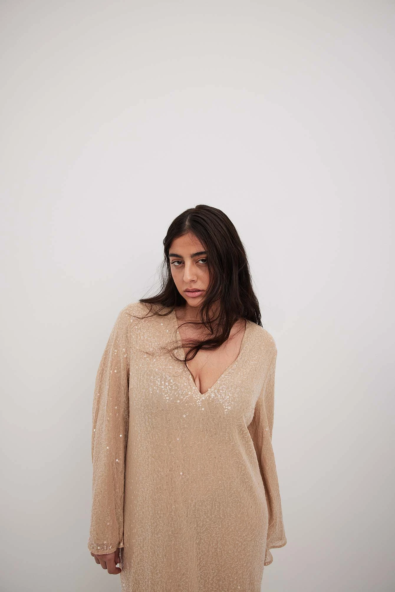 Robe Longue Fluide à Sequins 5 Robe Longue Fluide à Sequins – Image 5