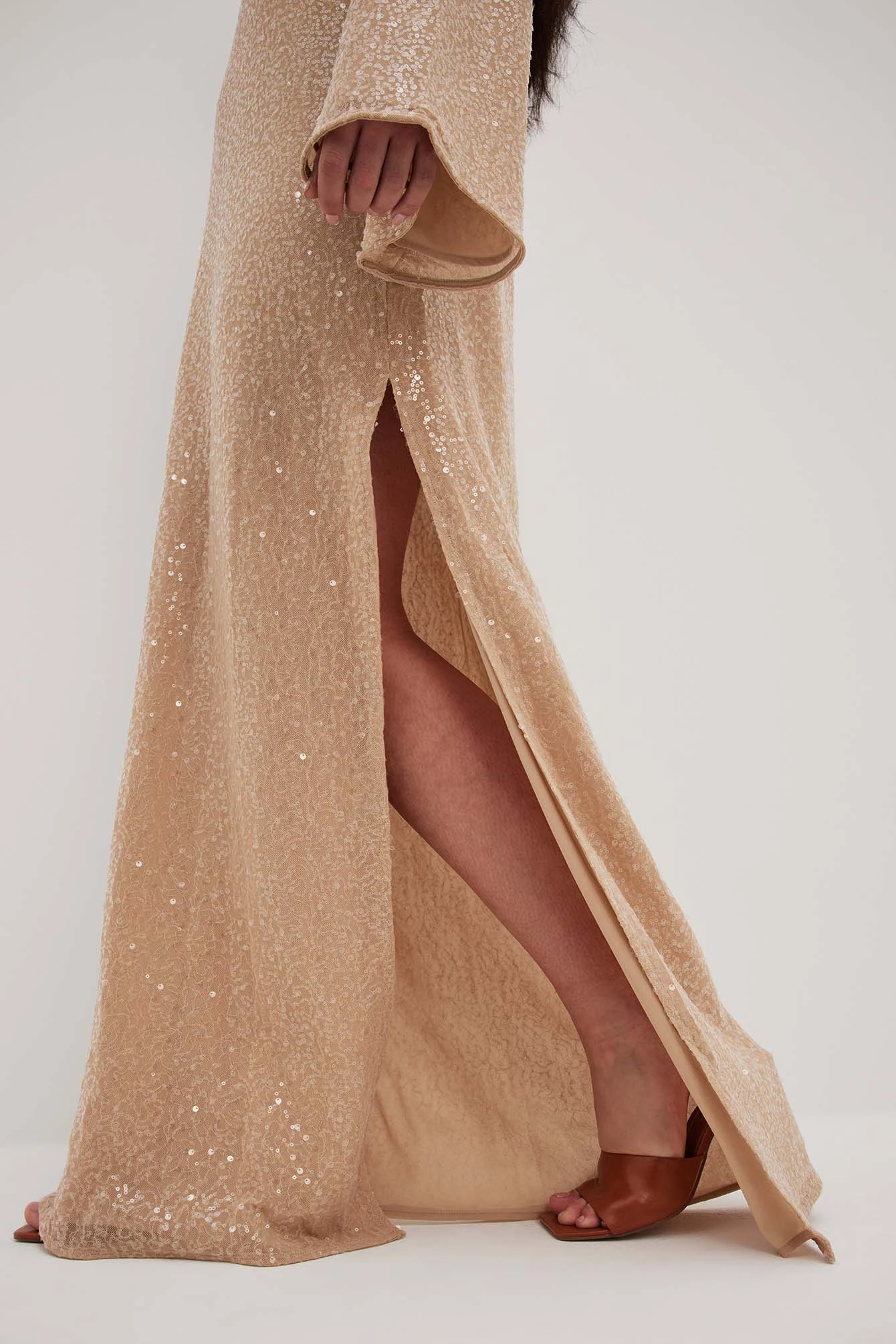 Robe Longue Fluide à Sequins 6 Robe Longue Fluide à Sequins – Image 6