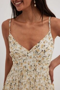 NA-KD Robe Mini à Col En V Et Volants Recyclée -Lady Doux Soldes Magasin frill mini dress 1100 004405 77885528