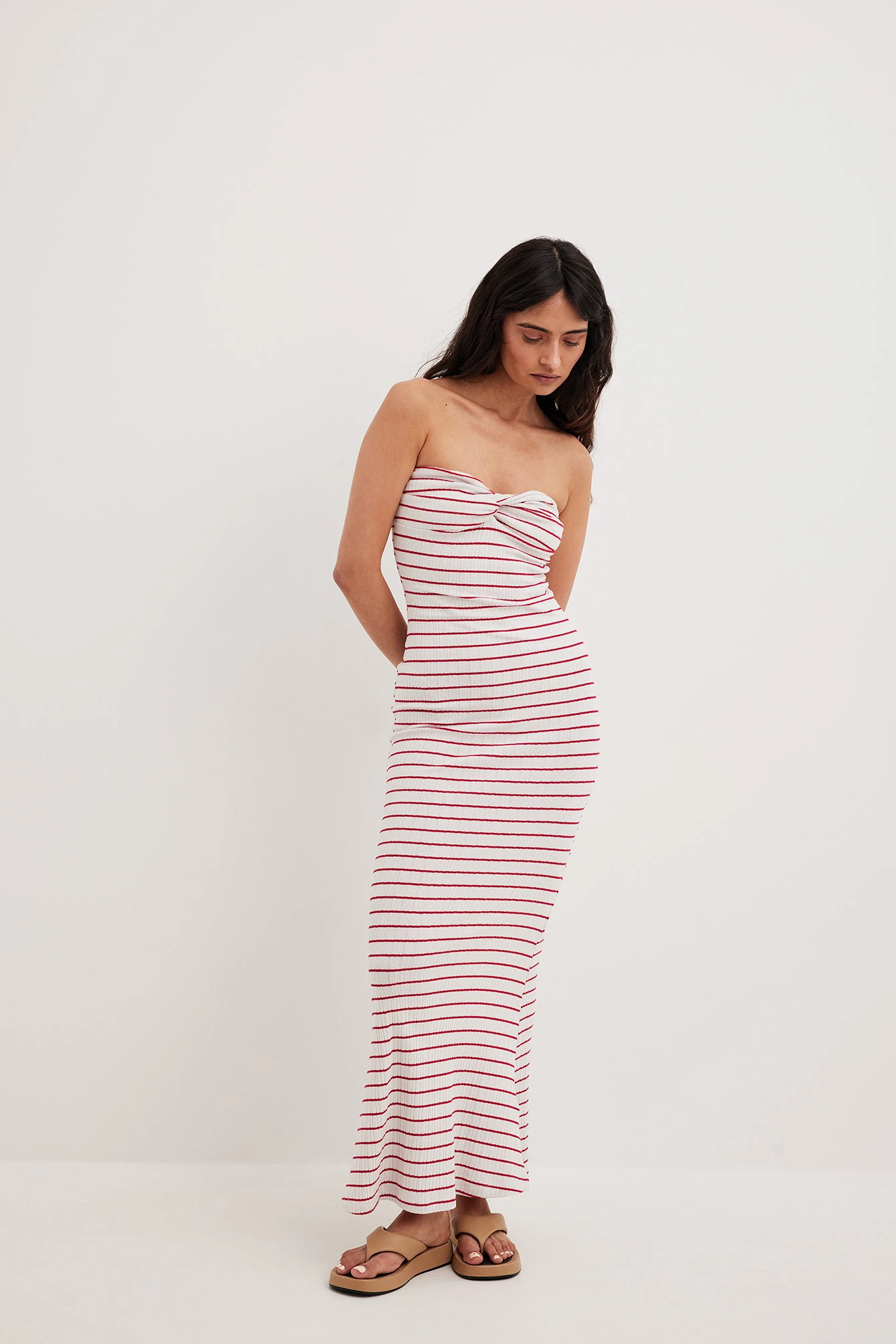 Robe Tube Longue Torsadée Sur Le Devant 8 Robe Tube Longue Torsadée Sur Le Devant – Image 8