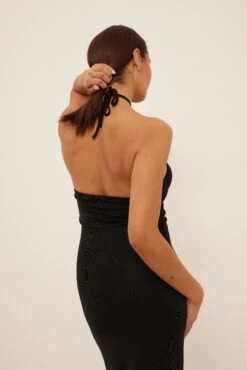 Robe Longue Brillante à Dos Nu -Lady Doux Soldes Magasin halterneck shiny maxi dress 1017 001788 0002 03