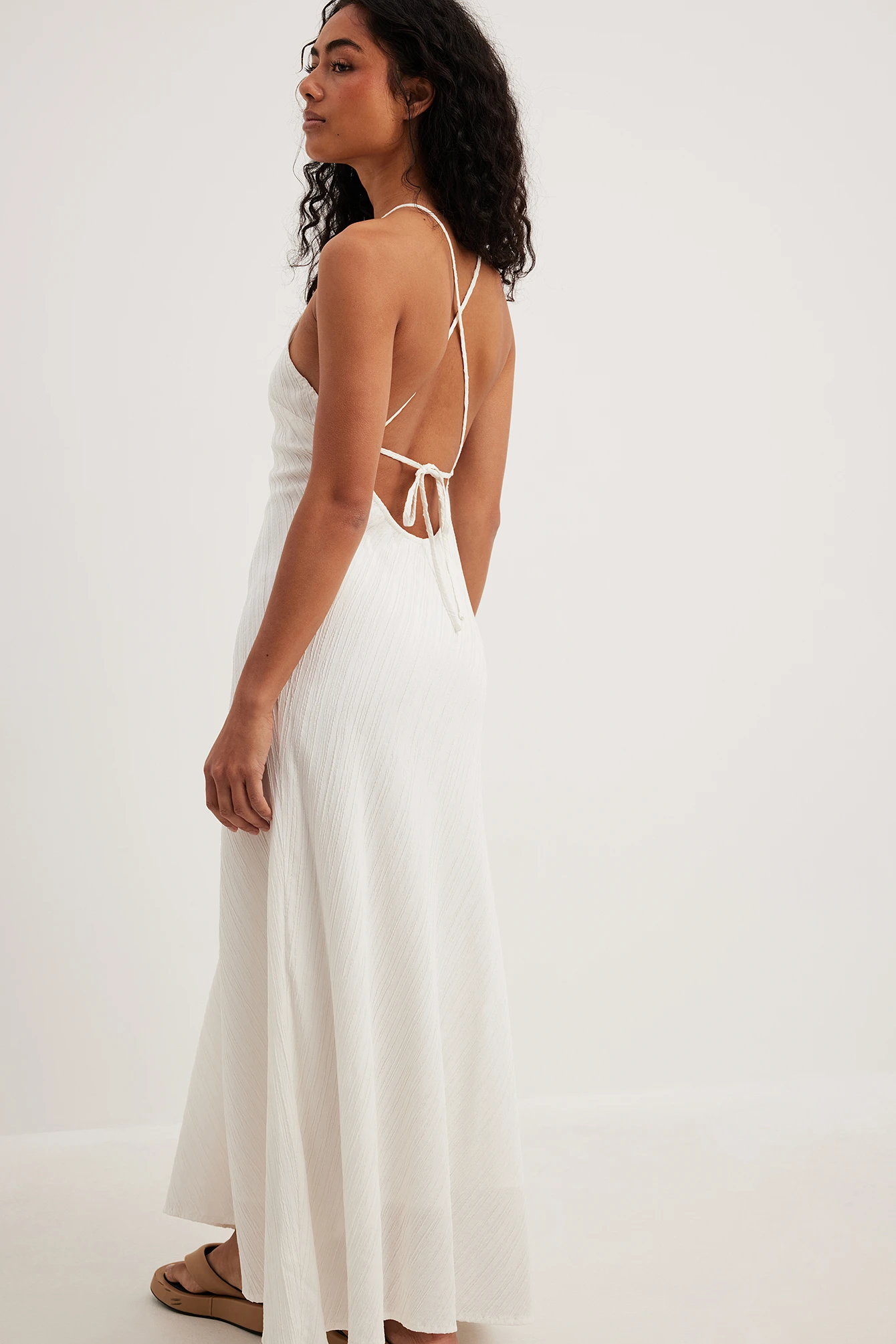 Robe Mi-longue à Emmanchures Américaines Et Dos Ouvert 4 Robe Mi-longue à Emmanchures Américaines Et Dos Ouvert – Image 4