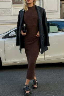 Robe Longue Sans Manches En Tricot à Col Montant -Lady Doux Soldes Magasin high neck sleeveless knitted midi dress 1018 008950 0017 editorial03