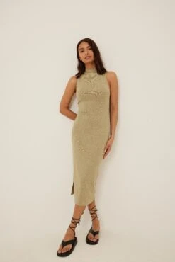 NA-KD Robe à Fente à Col Haut 10 NA-KD Robe à Fente à Col Haut -Lady Doux Soldes Magasin high neck slit detail melange dress 1100 006341 0295 0479 01c