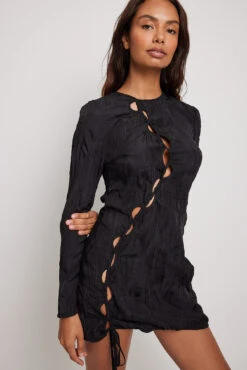 Robe Mini à Détails Trous -Lady Doux Soldes Magasin hole details mini dress 1018 008986 00022338