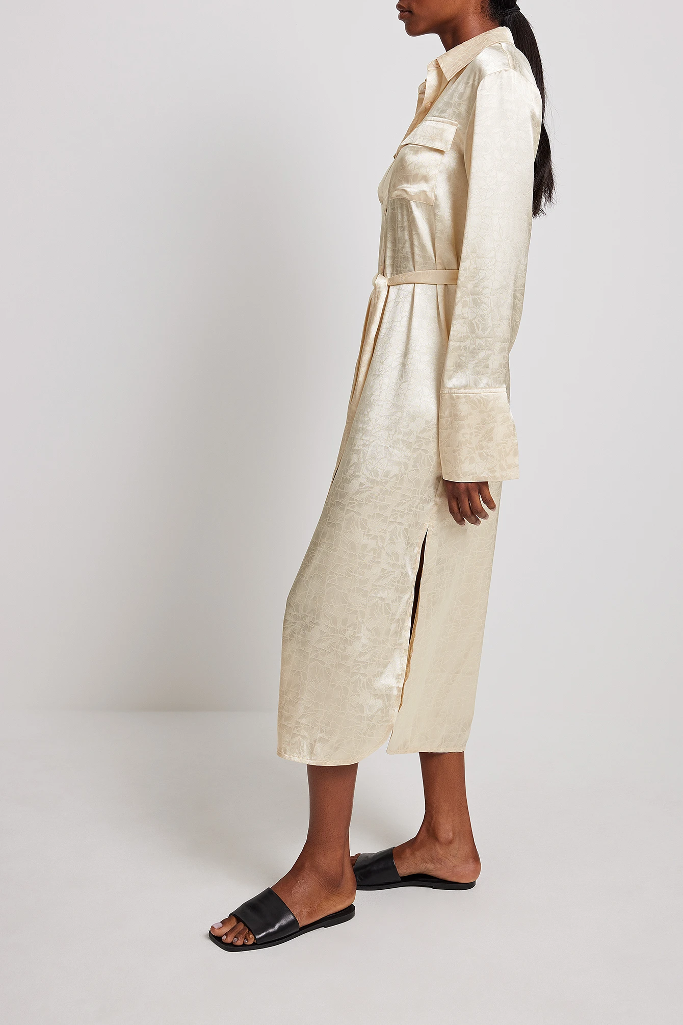 Maxi Robe Chemise, Satin 3 Maxi Robe Chemise, Satin – Image 3