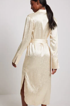 Maxi Robe Chemise, Satin 6 Maxi Robe Chemise, Satin -Lady Doux Soldes Magasin jacquard satin maxi shirt dress 1018 009833 00053329