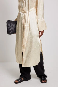 Maxi Robe Chemise, Satin 9 Maxi Robe Chemise, Satin -Lady Doux Soldes Magasin jacquard satin maxi shirt dress 1018 009833 00053346