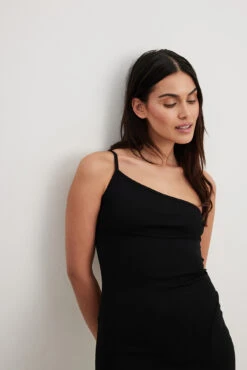 NA-KD Robe Mi-longue Asymétrique En Jersey -Lady Doux Soldes Magasin jersey one shoulder midi dress 1100 007415 000222811