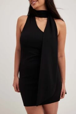 NA-KD Robe Courte En Jersey Avec écharpe -Lady Doux Soldes Magasin jersey scarf mini dress 1100 007377 0002 38433