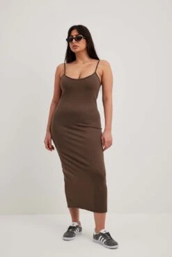 NA-KD Robe Nuisette Mi-longue En Jersey 20 NA-KD Robe Nuisette Mi-longue En Jersey -Lady Doux Soldes Magasin jersey slip midi dress 1100 007330 0017 38501 01c