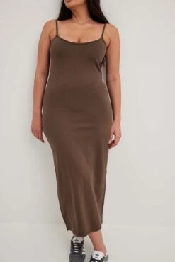 NA-KD Robe Nuisette Mi-longue En Jersey 22 NA-KD Robe Nuisette Mi-longue En Jersey -Lady Doux Soldes Magasin jersey slip midi dress 1100 007330 0017 38509