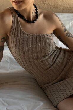 Robe Courte Asymétrique En Maille -Lady Doux Soldes Magasin knitted one shoulder mini dress 1744 000045 4164 3 editorial