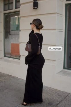 NA-KD Robe Longue En Maille Côtelée à Décolleté Profond Au Dos -Lady Doux Soldes Magasin leeesss 1100 007118 0002 social copy 1