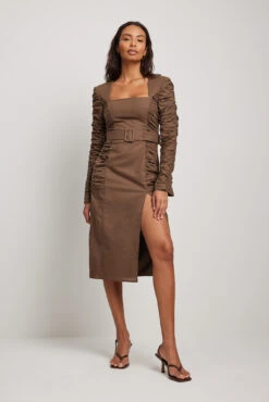 NA-KD Robe Mi-longue Assemblée En Lin