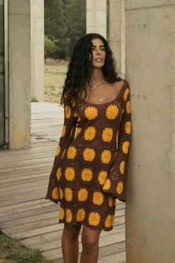 Robe Courte En Maille Crochetée à Manches Longues 14 Robe Courte En Maille Crochetée à Manches Longues -Lady Doux Soldes Magasin long sleeve crochet knitted mini dress 1018 010362 9855 editorial2