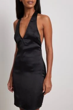 Robe Courte En Tissu Satiné à Bretelles Longues 7 Robe Courte En Tissu Satiné à Bretelles Longues -Lady Doux Soldes Magasin long strap satin mini dress 1783 000000 00020537 copy