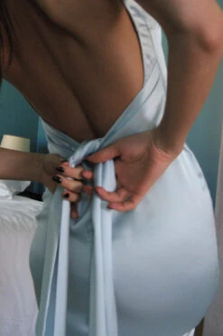 Robe Longue En Satin à Dos Dégagé -Lady Doux Soldes Magasin low back satin maxi dress 1804 000007 0047 editorial3