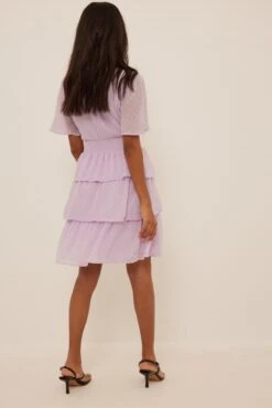 NA-KD Robe Smockée à Volants Dobby Recyclée 24 NA-KD Robe Smockée à Volants Dobby Recyclée -Lady Doux Soldes Magasin na kd dobby smocked flounce dress 1100 004586 0368 04