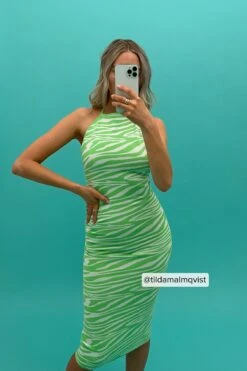 Robe Mi-longue En Tricot Fin Ornementée Au Dos -Lady Doux Soldes Magasin na kd fine knitted back details midi dress 1018 008958 0819 0029