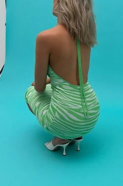 Robe Mi-longue En Tricot Fin Ornementée Au Dos -Lady Doux Soldes Magasin na kd fine knitted back details midi dress 1018 008958 0819 0034