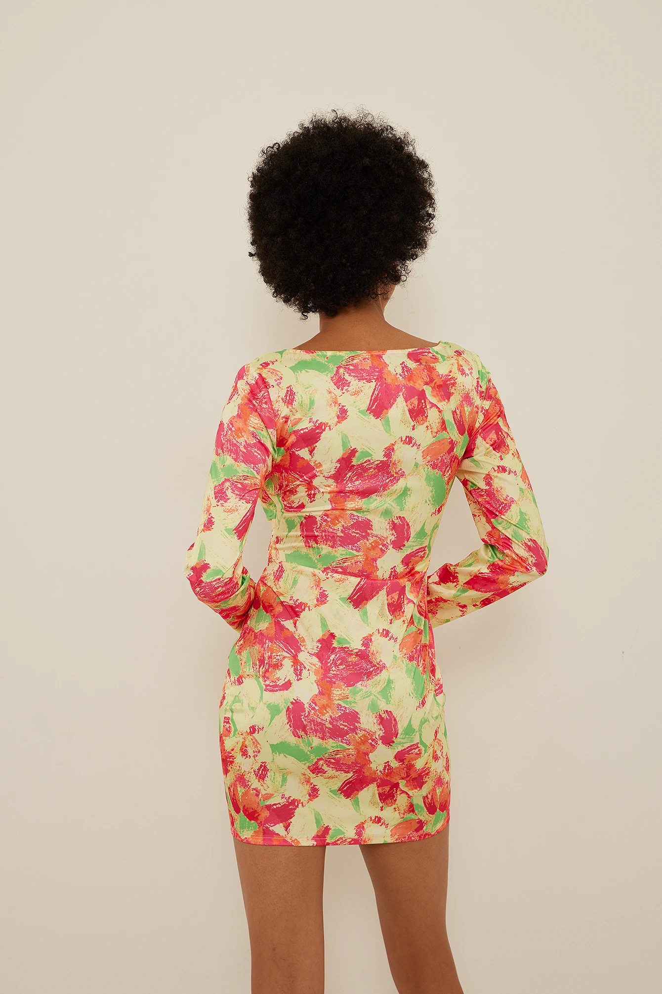 Robe Mini Froncée Sur Les Côtés Recyclée 2 Robe Mini Froncée Sur Les Côtés Recyclée – Image 2